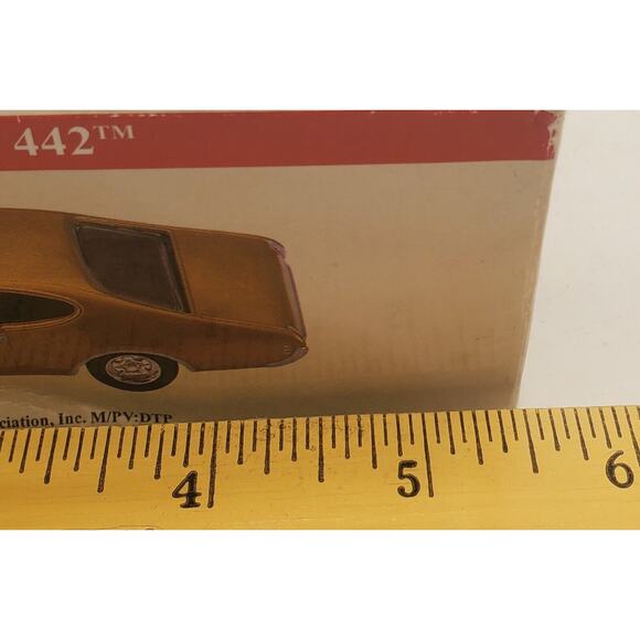 GM 2001 Diecast 1969 Oldsmobile 442 Readers Digest High Speed Official Model - Picture 6 of 7